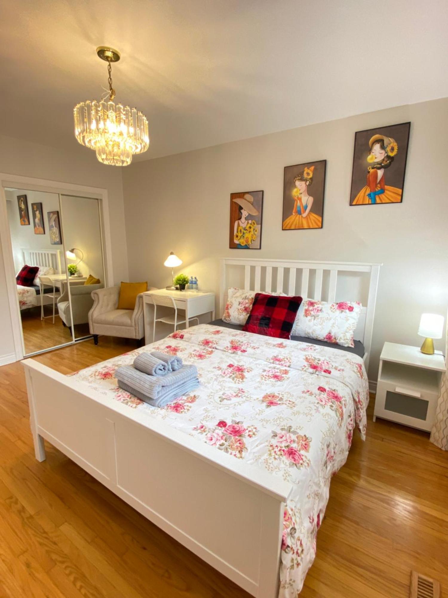 Sunny House - Main Floor, Free Parking, In Toronto Hotell Exteriör bild