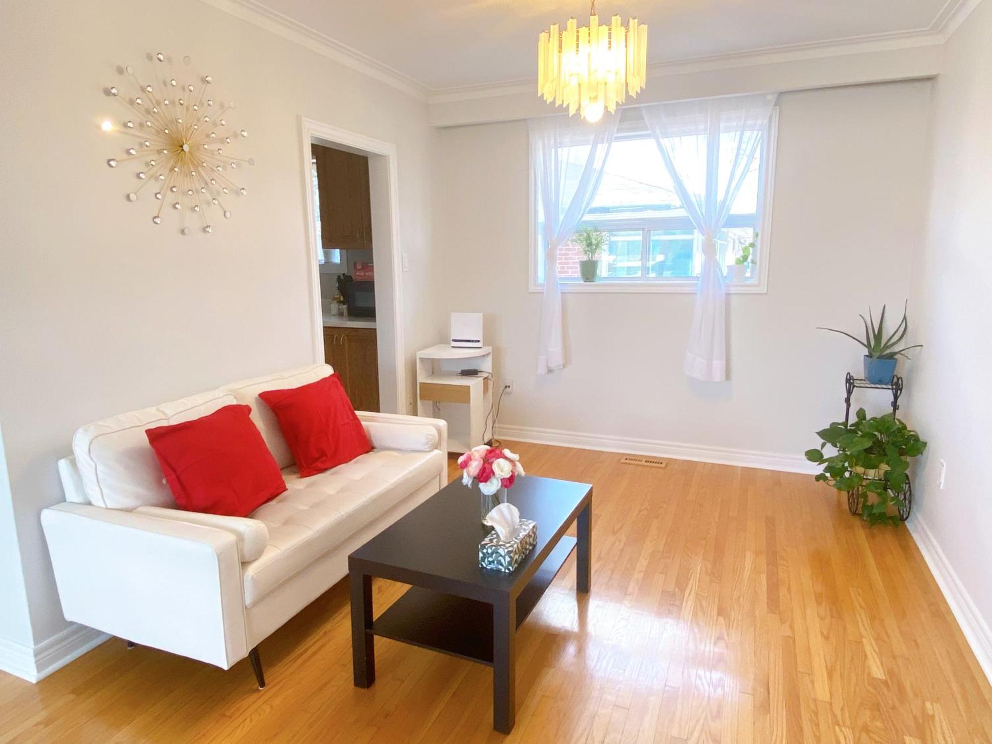 Sunny House - Main Floor, Free Parking, In Toronto Hotell Exteriör bild