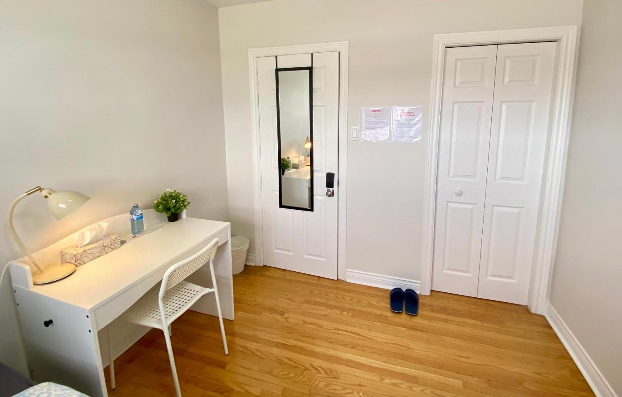 Sunny House - Main Floor, Free Parking, In Toronto Hotell Exteriör bild