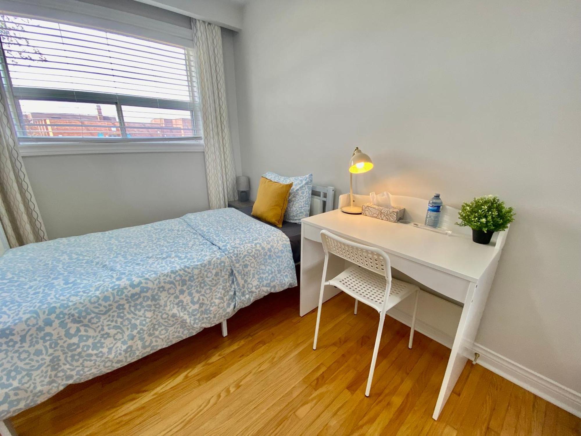 Sunny House - Main Floor, Free Parking, In Toronto Hotell Exteriör bild